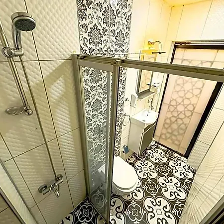 House 1 Hotel 2*