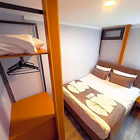 House 1 Hotel 2*