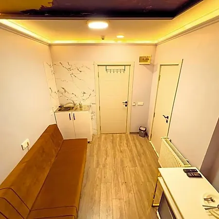 House 1 Hotel 2*